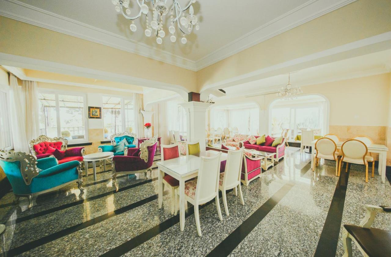Hotel Pine Bay Club & Cakistes Breakfast Restaurant Next To Popular Kervansaray Beach (Adults Only) Kyrenia  Bagian luar foto