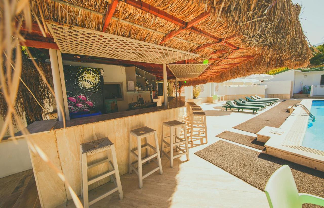 Hotel Pine Bay Club & Cakistes Breakfast Restaurant Next To Popular Kervansaray Beach (Adults Only) Kyrenia  Bagian luar foto